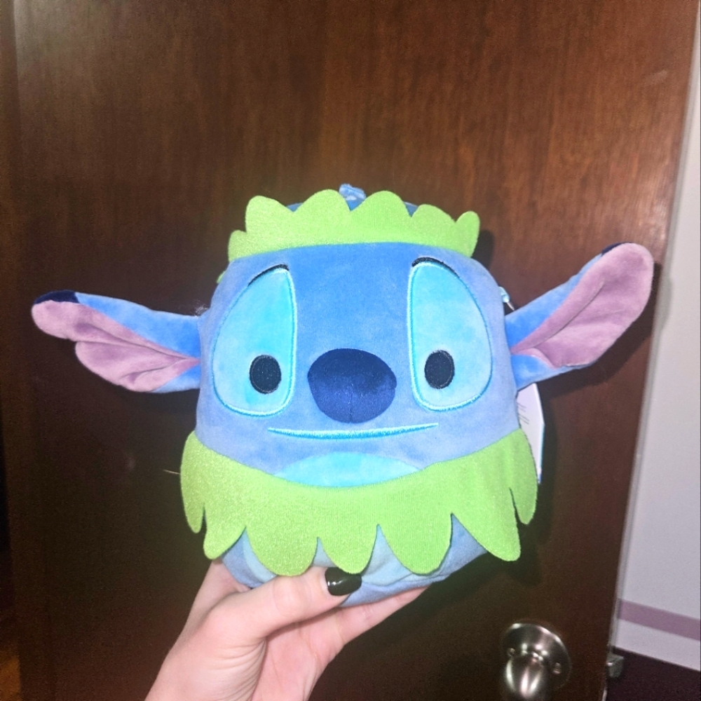 NWT Disney Squishmallows Stitch in a Hula grass skirt and crown Hawaiian 7.5"